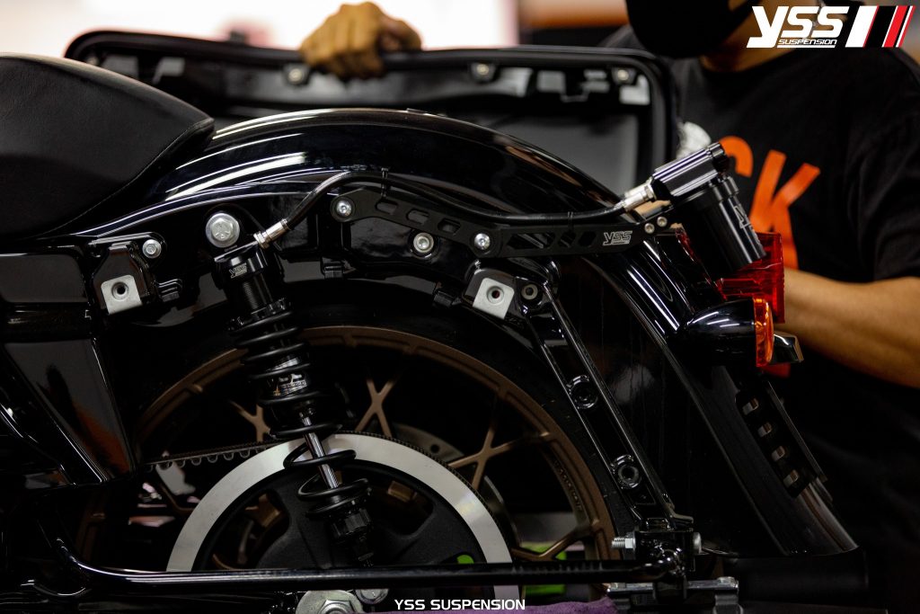 Phuộc Street Glide thiết kế độc quyền theo phong cách Harley Davidson Touring.
